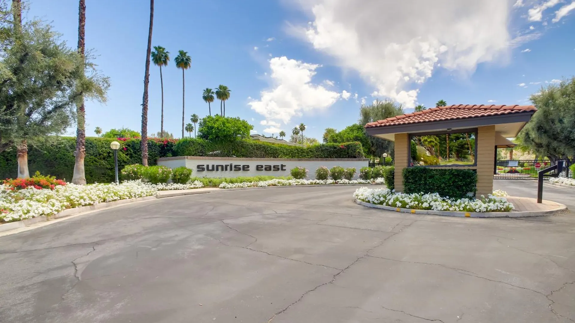 Apartment Ferienwohnung Sunny Palm Springs Haven Fenced Patio, 6 Pools! USA